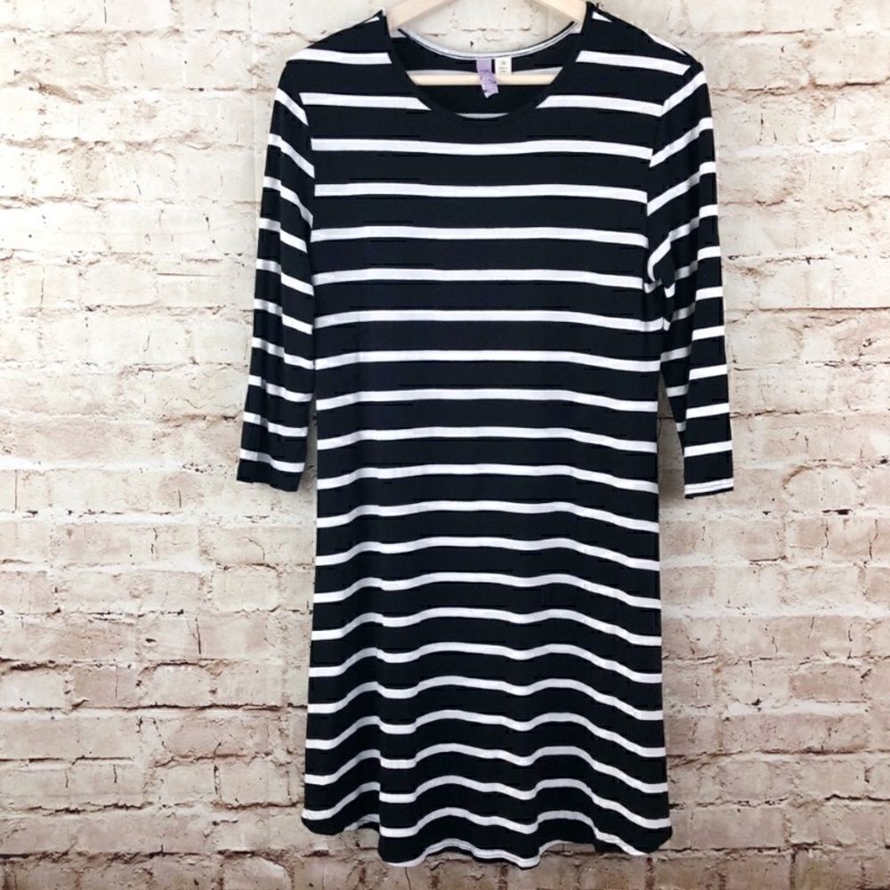 Alya Francesca’s collections knit shift dress